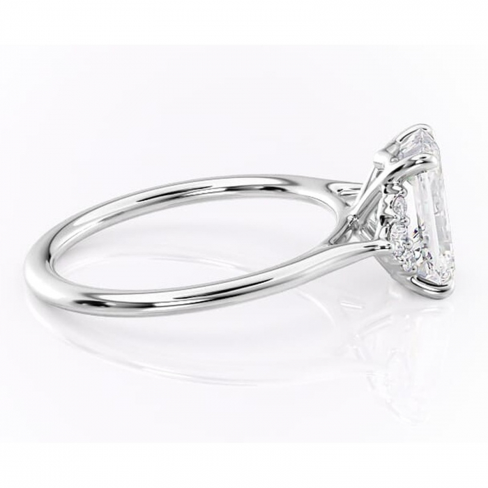 Inel de logodnă Rowena din aur Alb 14kt cu moissanite tăietură smarald – Montură cu trei pietre rafinată pentru profil înalt | Personalizează și configurează gratuit online [2]