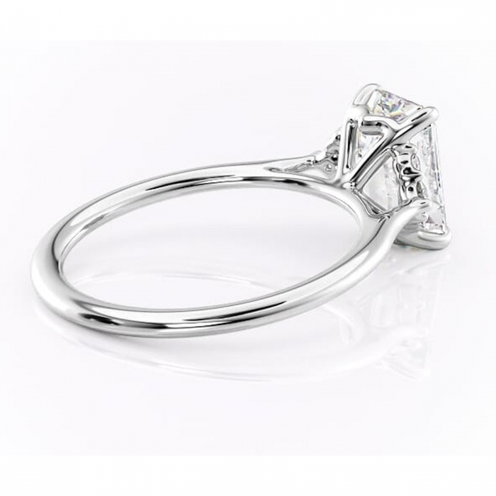 Inel de logodnă Rowena din aur Alb 14kt cu moissanite tăietură smarald – Montură cu trei pietre rafinată pentru profil înalt | Personalizează și configurează gratuit online [3]