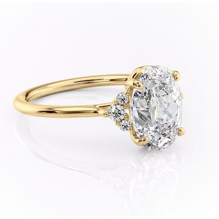 Inel de logodnă Rowena din aur Galben 18kt cu moissanite tăietură ovală – Montură cu trei pietre rafinată pentru profil înalt | Personalizează și configurează gratuit online [1]