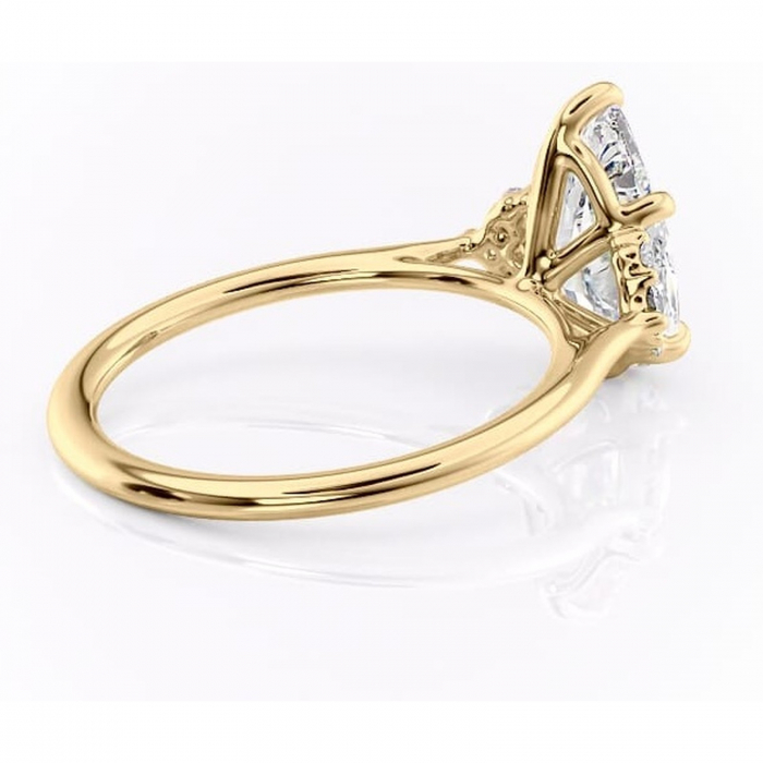 Inel de logodnă Rowena din aur Galben 14kt cu moissanite tăietură pară – Montură cu trei pietre rafinată pentru profil înalt | Personalizează și configurează gratuit online [3]