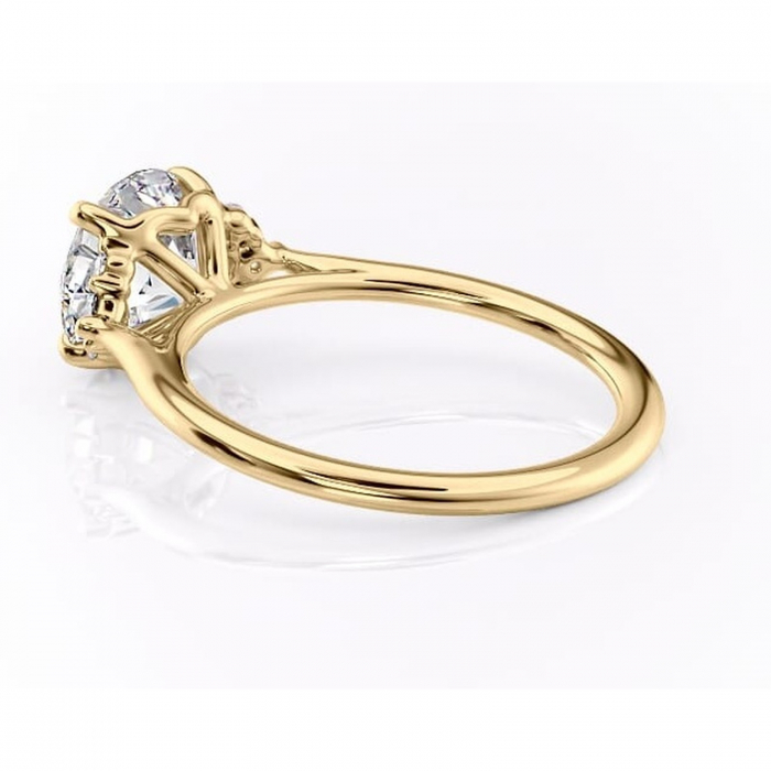 Inel de logodnă Rowena din aur Galben 14kt cu moissanite tăietură rotundă – Montură cu trei pietre rafinată pentru profil înalt | Personalizează și configurează gratuit online [5]