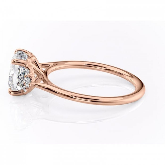 Inel de logodnă Rowena din aur Rose 18kt cu moissanite tăietură pernă – Montură cu trei pietre rafinată pentru profil înalt | Personalizează și configurează gratuit online [6]