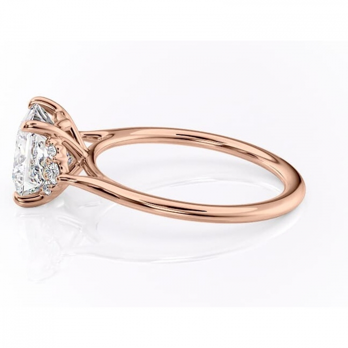 Inel de logodnă Rowena din aur Rose 18kt cu moissanite tăietură princess – Montură cu trei pietre rafinată pentru profil înalt | Personalizează și configurează gratuit online [6]