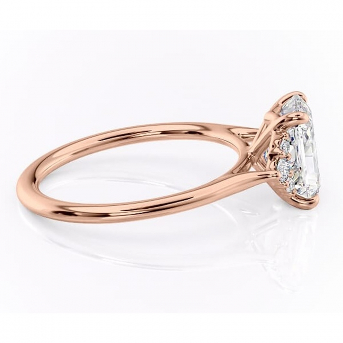 Inel de logodnă Rowena din aur Rose 14kt cu moissanite tăietură radiantă – Montură cu trei pietre rafinată pentru profil înalt | Personalizează și configurează gratuit online [2]