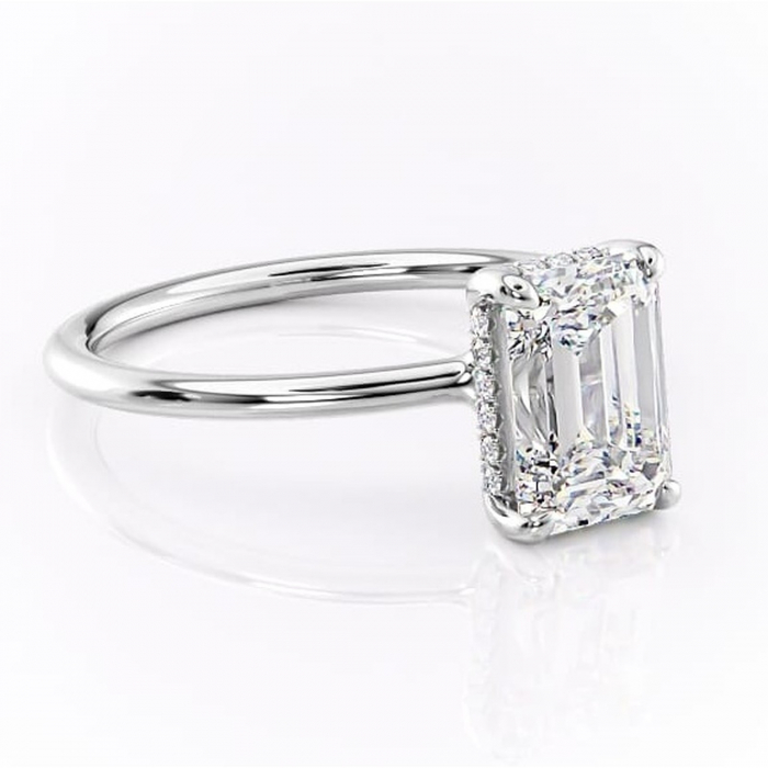 Inel de logodnă Ruby din aur Alb 14kt cu moissanite tăietură smarald – Solitar rafinată pentru profil înalt | Personalizează și configurează gratuit online [1]