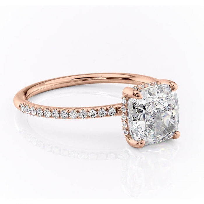 Inel de logodnă Sapphire din aur Rose 18kt cu moissanite tăietură pernă – Montură pavé rafinată pentru profil înalt | Personalizează și configurează gratuit online [1]