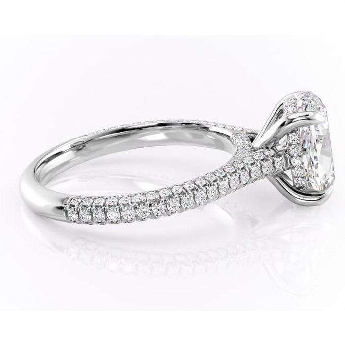 Inel de logodnă Seraphina din aur Alb 14kt cu moissanite tăietură ovală – Montură pavé rafinată pentru profil înalt | Personalizează și configurează gratuit online [2]