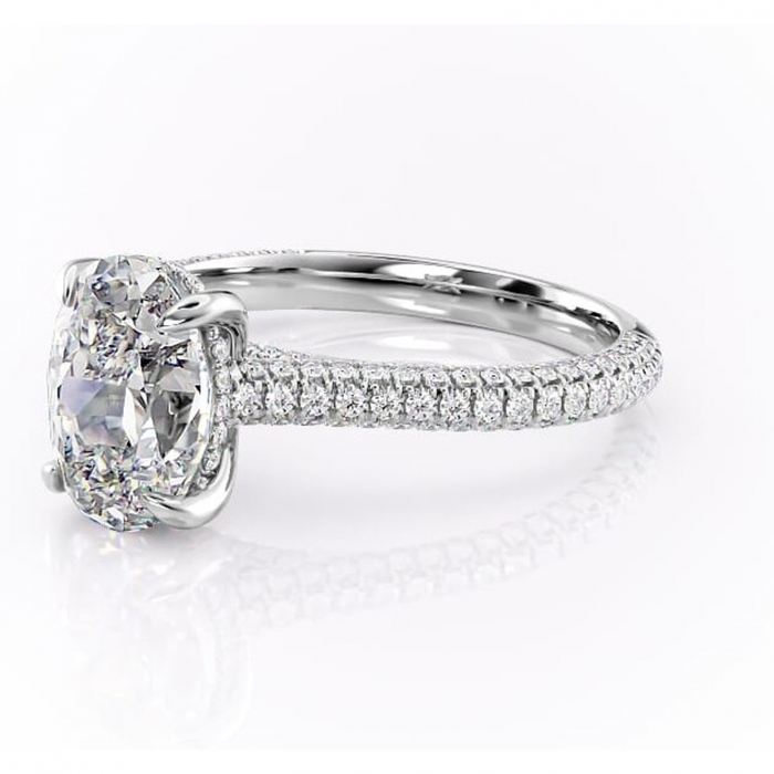 Inel de logodnă Seraphina din aur Alb 14kt cu moissanite tăietură ovală – Montură pavé rafinată pentru profil înalt | Personalizează și configurează gratuit online [7]