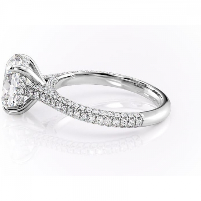 Inel de logodnă Seraphina din aur Alb 14kt cu moissanite tăietură ovală – Montură pavé rafinată pentru profil înalt | Personalizează și configurează gratuit online [6]