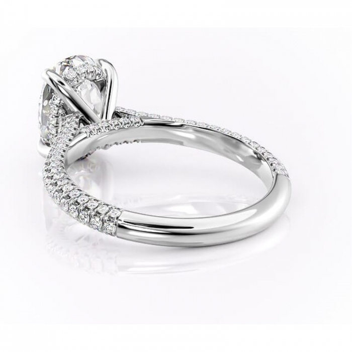 Inel de logodnă Seraphina din aur Alb 14kt cu moissanite tăietură ovală – Montură pavé rafinată pentru profil înalt | Personalizează și configurează gratuit online [4]