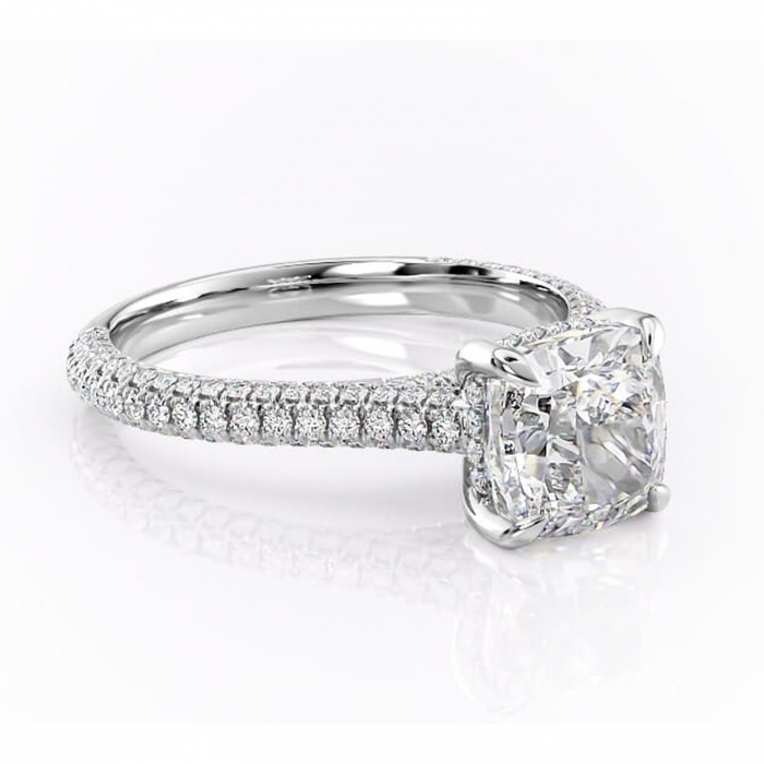 Inel de logodnă Seraphina din aur Alb 14kt cu moissanite tăietură pernă – Montură pavé rafinată pentru profil înalt | Personalizează și configurează gratuit online [1]