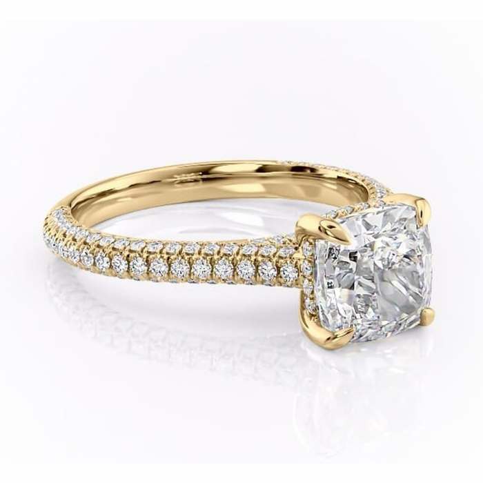 Inel de logodnă Seraphina din aur Galben 14kt cu moissanite tăietură pernă – Montură pavé rafinată pentru profil înalt | Personalizează și configurează gratuit online [1]