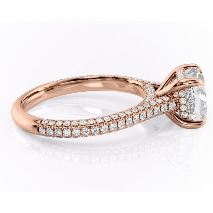 Inel de logodnă Seraphina din aur Rose 18kt cu moissanite tăietură pernă – Montură pavé rafinată pentru profil înalt | Personalizează și configurează gratuit online [2]