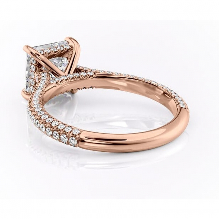 Inel de logodnă Seraphina din aur Rose 18kt cu moissanite tăietură princess – Montură pavé rafinată pentru profil înalt | Personalizează și configurează gratuit online [4]