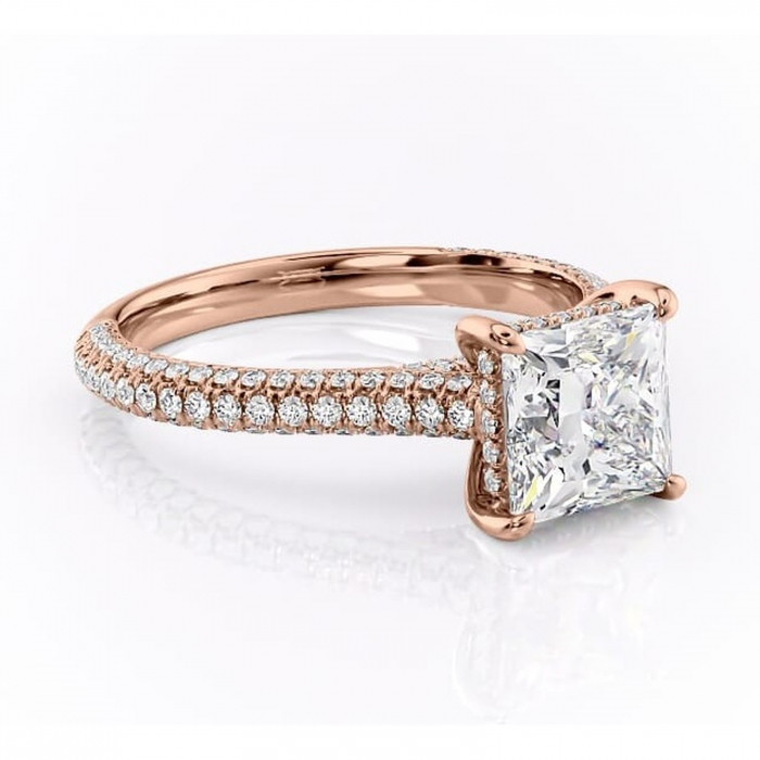 Inel de logodnă Seraphina din aur Rose 18kt cu moissanite tăietură princess – Montură pavé rafinată pentru profil înalt | Personalizează și configurează gratuit online [1]