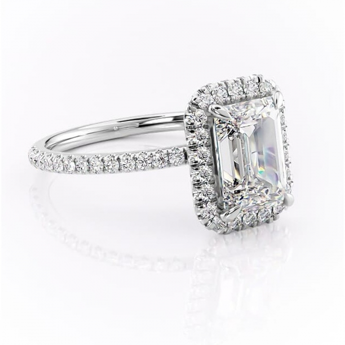 Inel de logodnă Serelith din aur Alb 14kt cu moissanite tăietură smarald – Halo rafinată pentru profil înalt | Personalizează și configurează gratuit online [1]