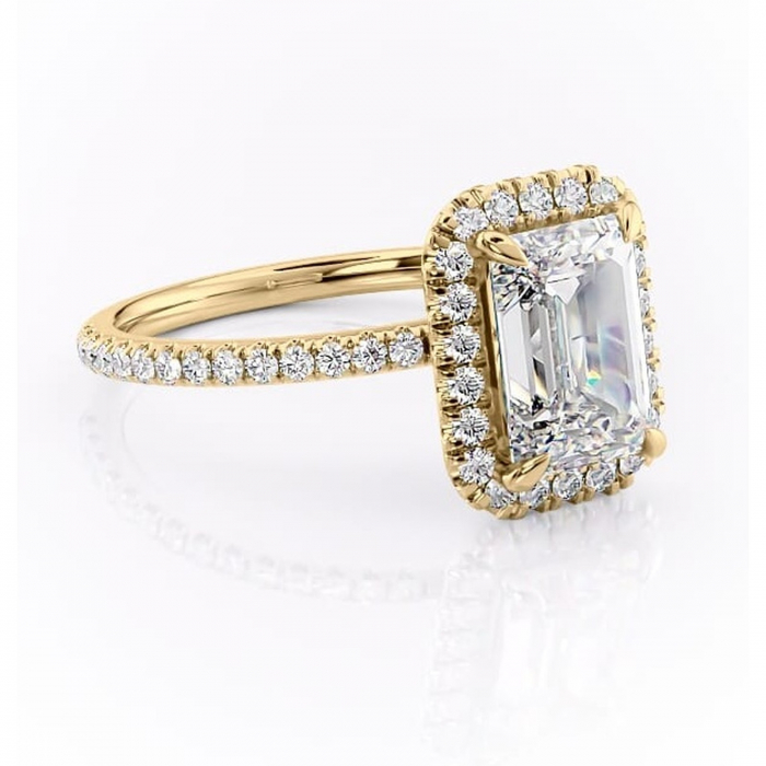 Inel de logodnă Serelith din aur Galben 14kt cu moissanite tăietură smarald – Halo rafinată pentru profil înalt | Personalizează și configurează gratuit online [1]