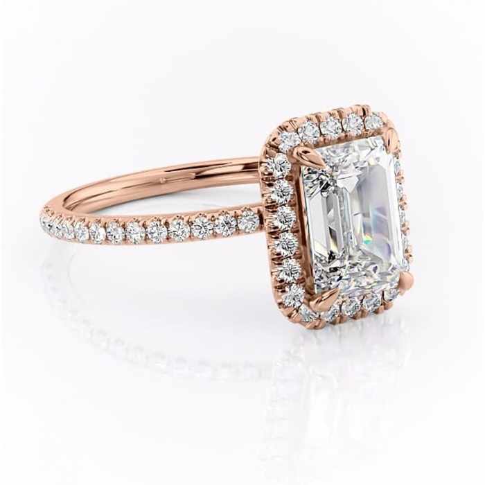 Inel de logodnă Serelith din aur Rose 14kt cu moissanite tăietură smarald – Halo rafinată pentru profil înalt | Personalizează și configurează gratuit online [1]