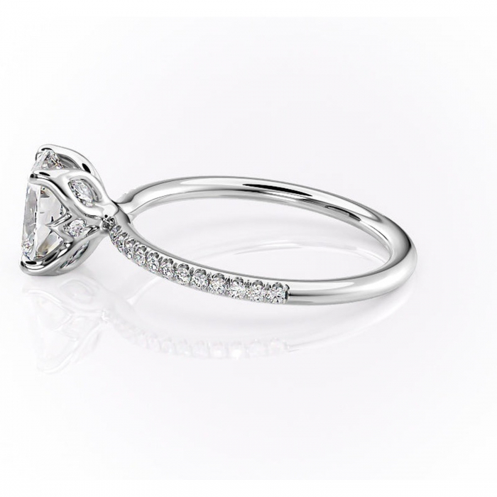 Inel de logodnă Seren din aur Alb 14kt cu moissanite tăietură pernă – Montură pavé rafinată pentru profil înalt | Personalizează și configurează gratuit online [6]