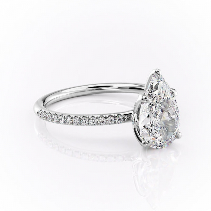 Inel de logodnă Seren din aur Alb 14kt cu moissanite tăietură pară – Montură pavé rafinată pentru profil înalt | Personalizează și configurează gratuit online [1]