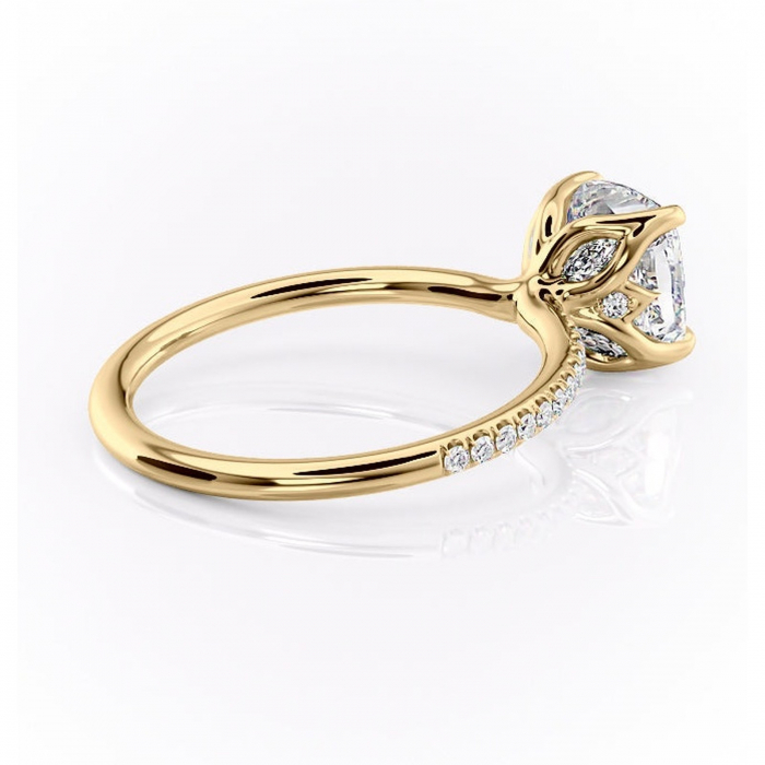 Inel de logodnă Seren din aur Galben 14kt cu moissanite tăietură pernă – Montură pavé rafinată pentru profil înalt | Personalizează și configurează gratuit online [3]