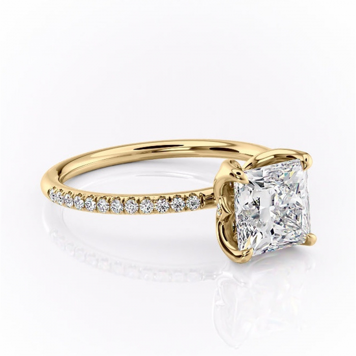 Inel de logodnă Seren din aur Galben 14kt cu moissanite tăietură princess – Montură pavé rafinată pentru profil înalt | Personalizează și configurează gratuit online [1]