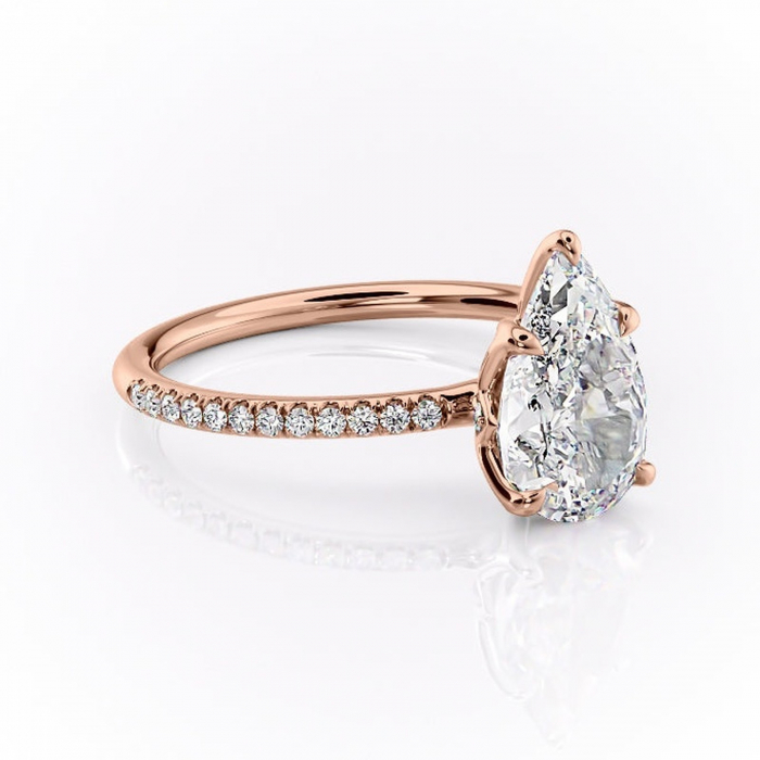 Inel de logodnă Seren din aur Rose 14kt cu moissanite tăietură pară – Montură pavé rafinată pentru profil înalt | Personalizează și configurează gratuit online [1]