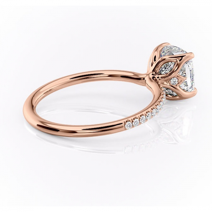 Inel de logodnă Seren din aur Rose 14kt cu moissanite tăietură pernă – Montură pavé rafinată pentru profil înalt | Personalizează și configurează gratuit online [3]