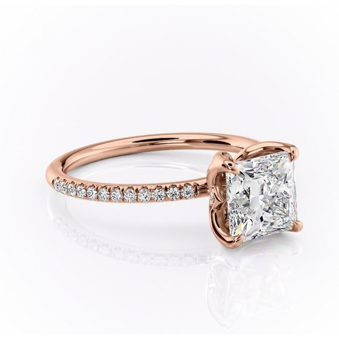 Inel de logodnă Seren din aur Rose 18kt cu moissanite tăietură princess – Montură pavé rafinată pentru profil înalt | Personalizează și configurează gratuit online [1]
