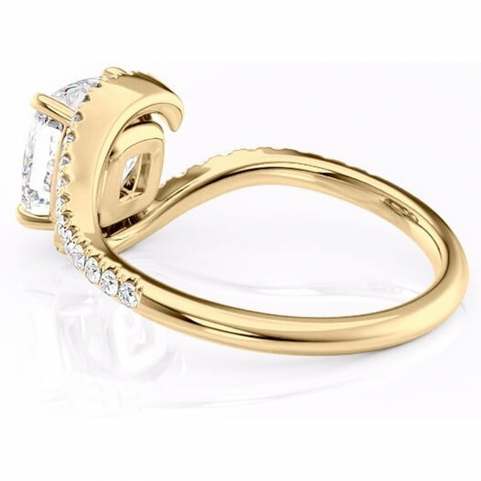 Inel de logodnă Sienna din aur Galben 18kt cu moissanite tăietură pernă – Montură pavé rafinată pentru profil mediu | Personalizează și configurează gratuit online [5]
