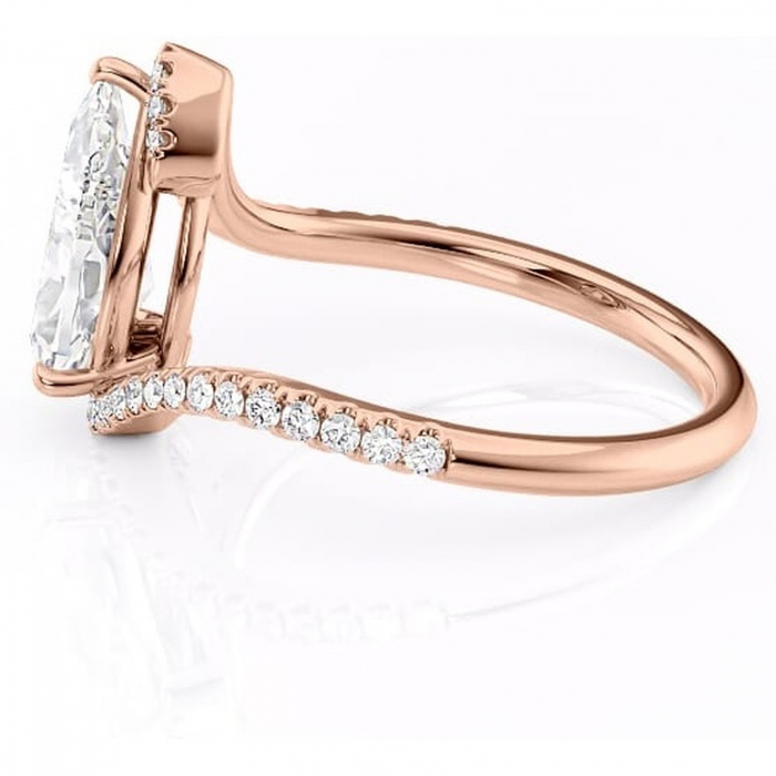 Inel de logodnă Sienna din aur Rose 18kt cu moissanite tăietură pară – Montură pavé rafinată pentru profil mediu | Personalizează și configurează gratuit online [6]