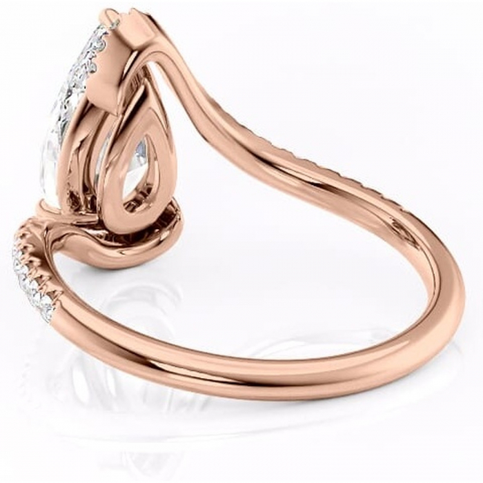 Inel de logodnă Sienna din aur Rose 18kt cu moissanite tăietură pară – Montură pavé rafinată pentru profil mediu | Personalizează și configurează gratuit online [4]