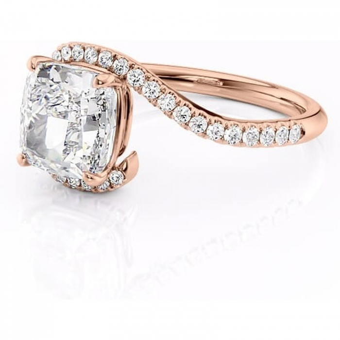 Inel de logodnă Sienna din aur Rose 14kt cu moissanite tăietură pernă – Montură pavé rafinată pentru profil mediu | Personalizează și configurează gratuit online [7]