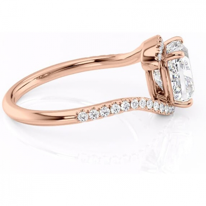 Inel de logodnă Sienna din aur Rose 14kt cu moissanite tăietură pernă – Montură pavé rafinată pentru profil mediu | Personalizează și configurează gratuit online [2]