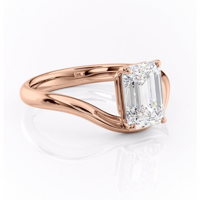 Inel de logodnă Silvara din aur Rose 14kt cu moissanite tăietură smarald – Solitar rafinată pentru profil jos | Personalizează și configurează gratuit online [1]