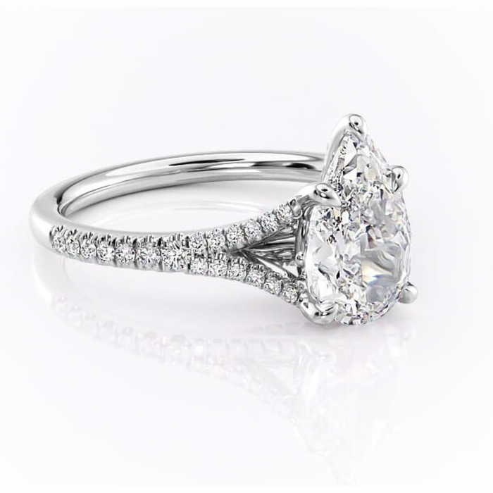 Inel de logodnă Skye din aur Alb 14kt cu moissanite tăietură pară – Montură pavé rafinată pentru profil înalt | Personalizează și configurează gratuit online [1]