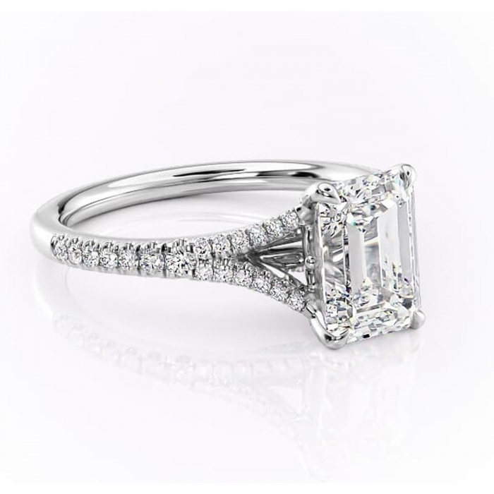 Inel de logodnă Skye din aur Alb 14kt cu moissanite tăietură smarald – Montură pavé rafinată pentru profil înalt | Personalizează și configurează gratuit online [1]