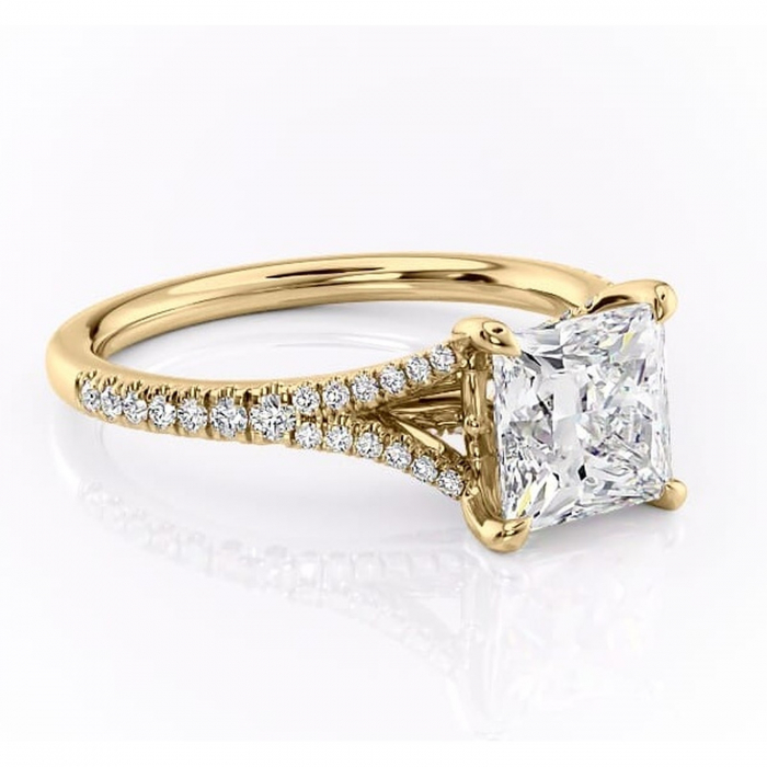 Inel de logodnă Skye din aur Galben 14kt cu moissanite tăietură princess – Montură pavé rafinată pentru profil înalt | Personalizează și configurează gratuit online [1]