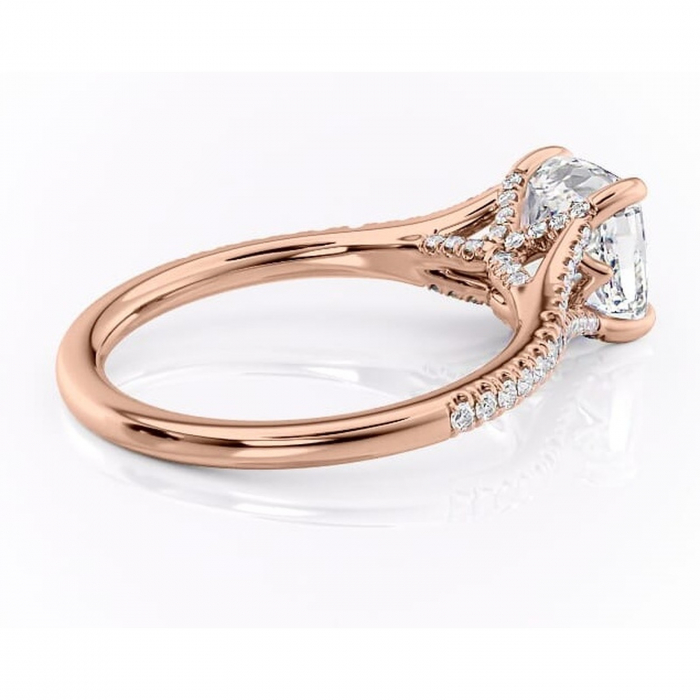 Inel de logodnă Skye din aur Rose 14kt cu moissanite tăietură pernă – Montură pavé rafinată pentru profil înalt | Personalizează și configurează gratuit online [3]
