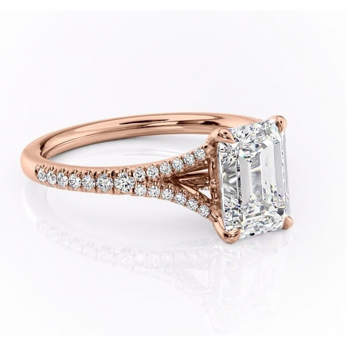 Inel de logodnă Skye din aur Rose 14kt cu moissanite tăietură smarald – Montură pavé rafinată pentru profil înalt | Personalizează și configurează gratuit online [1]