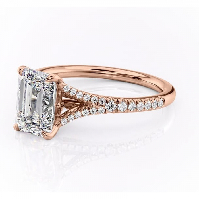 Inel de logodnă Skye din aur Rose 14kt cu moissanite tăietură smarald – Montură pavé rafinată pentru profil înalt | Personalizează și configurează gratuit online [7]