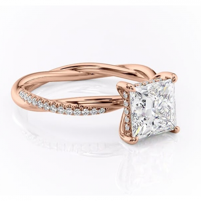 Inel de logodnă Sorrel din aur Rose 14kt cu moissanite tăietură princess – Montură pavé rafinată pentru profil înalt | Personalizează și configurează gratuit online [1]