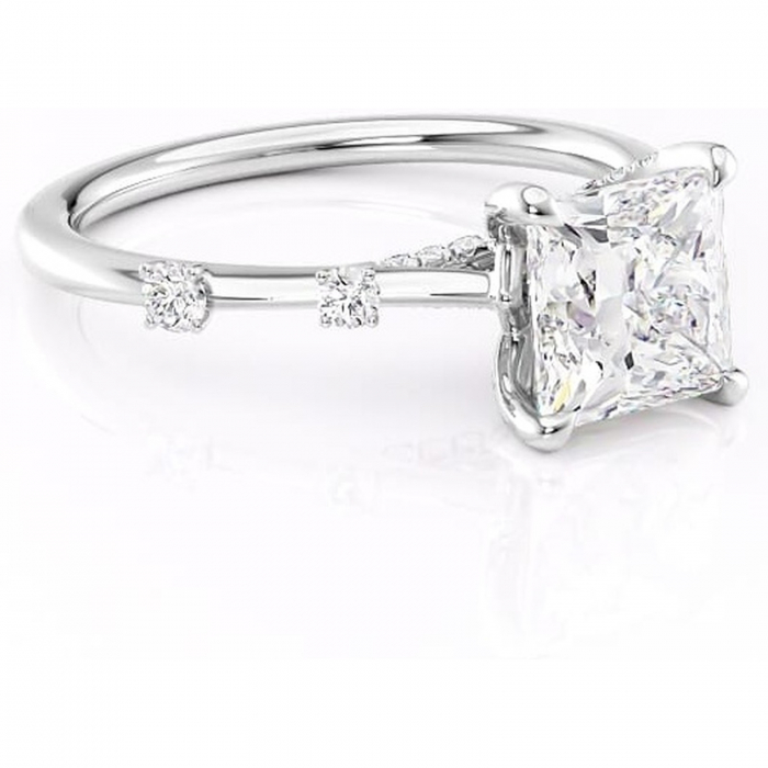 Inel de logodnă Talia din aur Alb 14kt cu moissanite tăietură princess – Pietre laterale rafinată pentru profil înalt | Personalizează și configurează gratuit online [1]