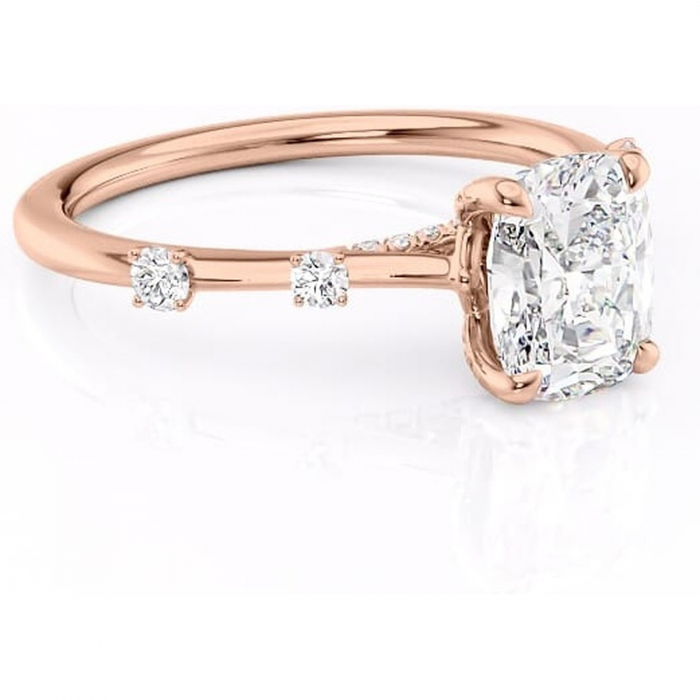 Inel de logodnă Talia din aur Rose 14kt cu moissanite tăietură asscher – Pietre laterale rafinată pentru profil înalt | Personalizează și configurează gratuit online [1]