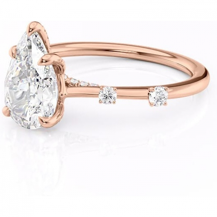 Inel de logodnă Talia din aur Rose 18kt cu moissanite tăietură pară – Pietre laterale rafinată pentru profil înalt | Personalizează și configurează gratuit online [7]