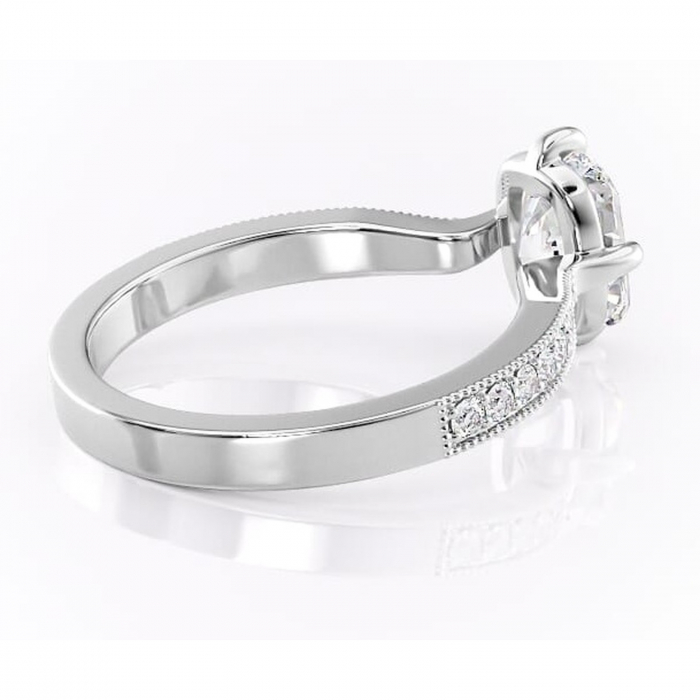 Inel de logodnă Thalia din aur Alb 14kt cu moissanite tăietură pernă – Montură pavé rafinată pentru profil mediu | Personalizează și configurează gratuit online [3]