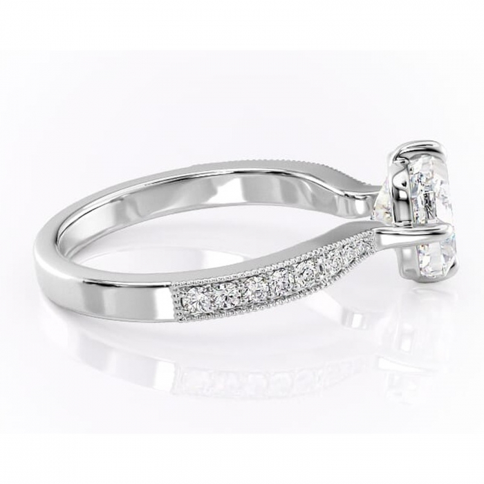 Inel de logodnă Thalia din aur Alb 14kt cu moissanite tăietură pernă – Montură pavé rafinată pentru profil mediu | Personalizează și configurează gratuit online [2]