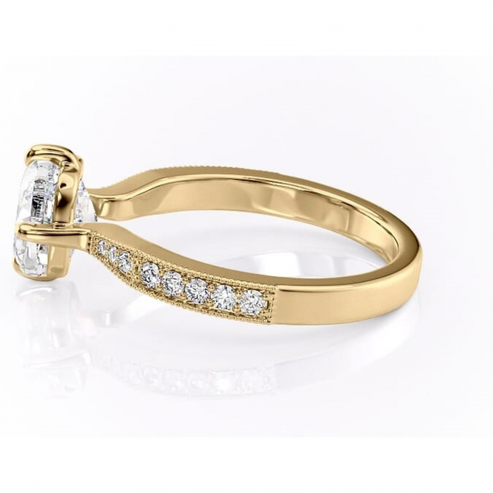 Inel de logodnă Thalia din aur Galben 18kt cu moissanite tăietură pernă – Montură pavé rafinată pentru profil mediu | Personalizează și configurează gratuit online [6]