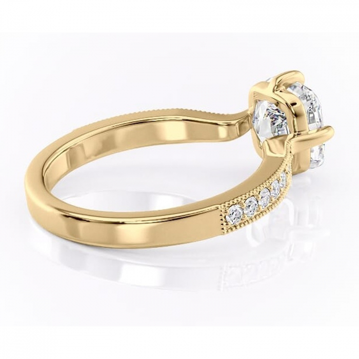 Inel de logodnă Thalia din aur Galben 18kt cu moissanite tăietură pernă – Montură pavé rafinată pentru profil mediu | Personalizează și configurează gratuit online [3]