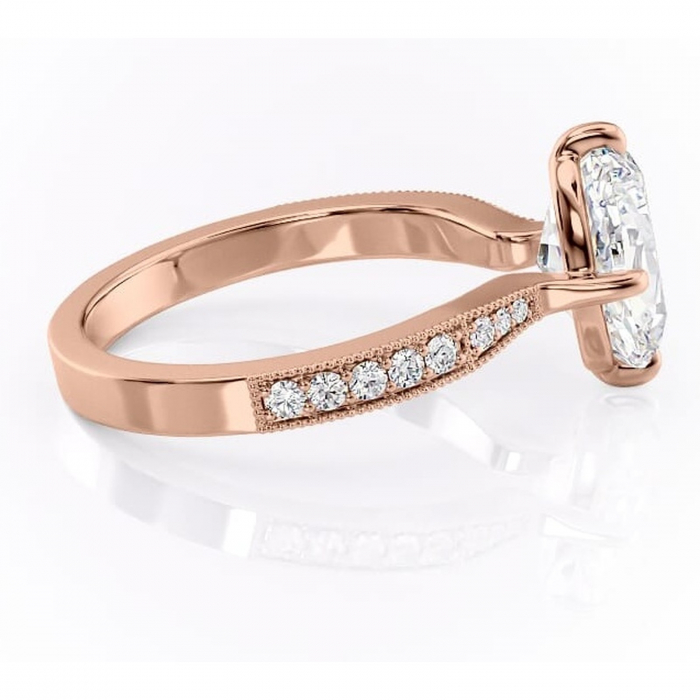 Inel de logodnă Thalia din aur Rose 14kt cu moissanite tăietură ovală – Montură pavé rafinată pentru profil mediu | Personalizează și configurează gratuit online [2]